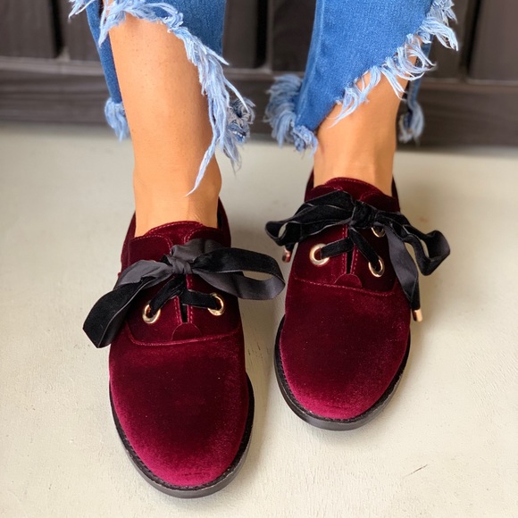 Big Eyelets Velvet Burgundy Boyfriend Oxford - Picture 3 of 8